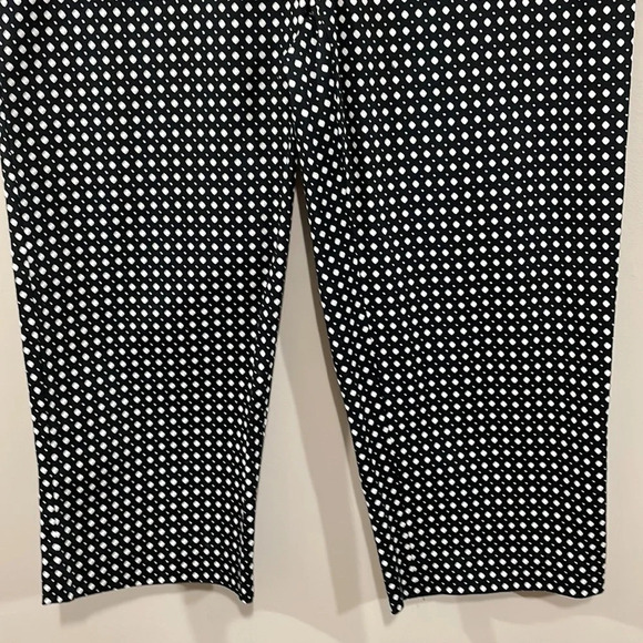 NWOT Unlisted Kenneth Cole Black and White Stretch Capri 10 - Picture 3 of 14